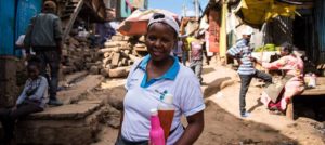 Hand in Hand-entreprenören Gladys tillverkar eget tvättmedel