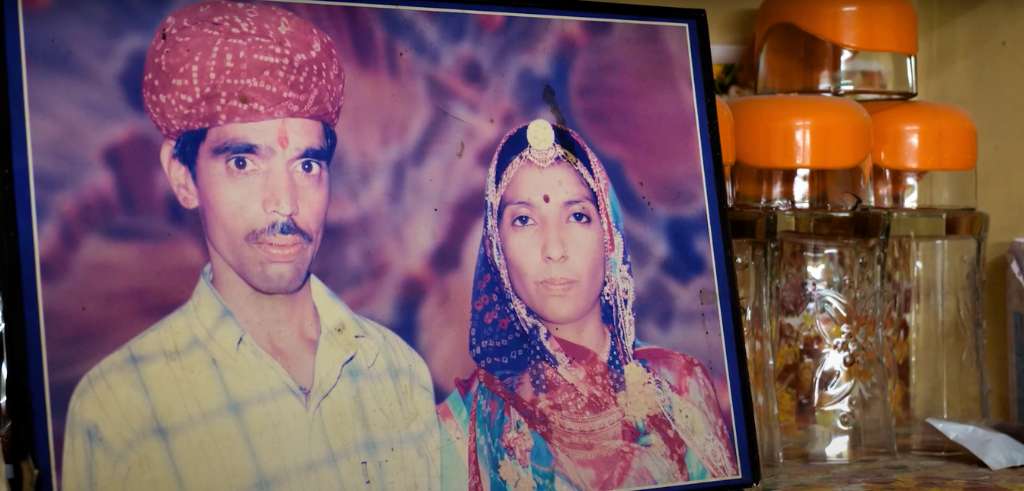 Bild som visar ett inramat foto av ett indiskt par